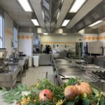 Panoramica della cucina dal pass