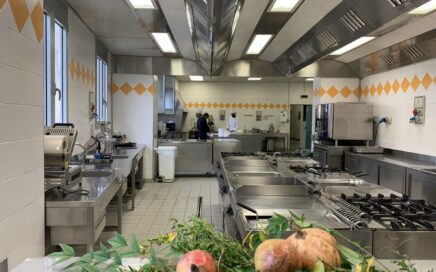 Panoramica della cucina dal pass