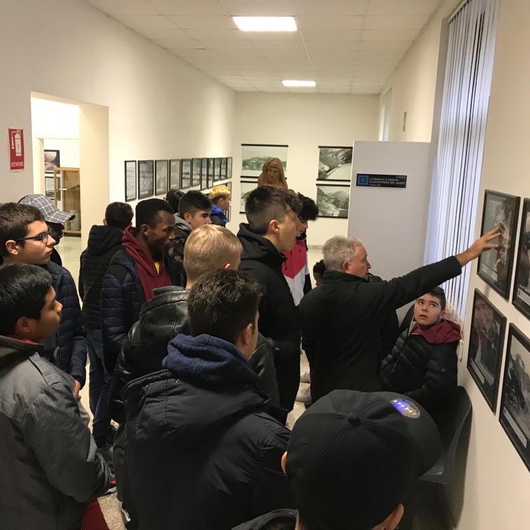 longarone ragazzi con bicicletta novembre 2019
